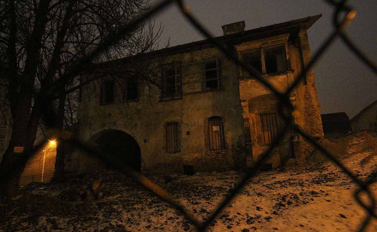 Na zpáteční cestě se mně kamarádi schovali, takže jsem zabloudil a našel zajímavý historický objekt (grófův dům) v ulici Pod Urpínom.