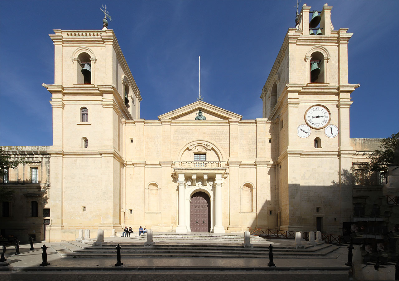 Katedrála svatého Jana na stejnojmenném náměstí Misraħ San Ġwann.