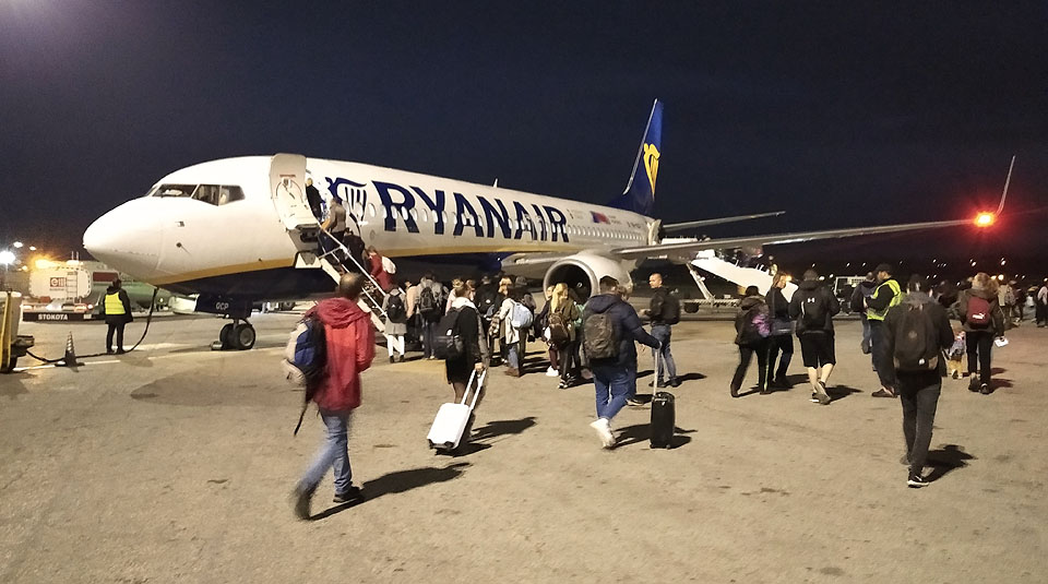 Sbohem či na shledanou, Malto. Nasedáme do letadla směr promrzlá Bratislava.