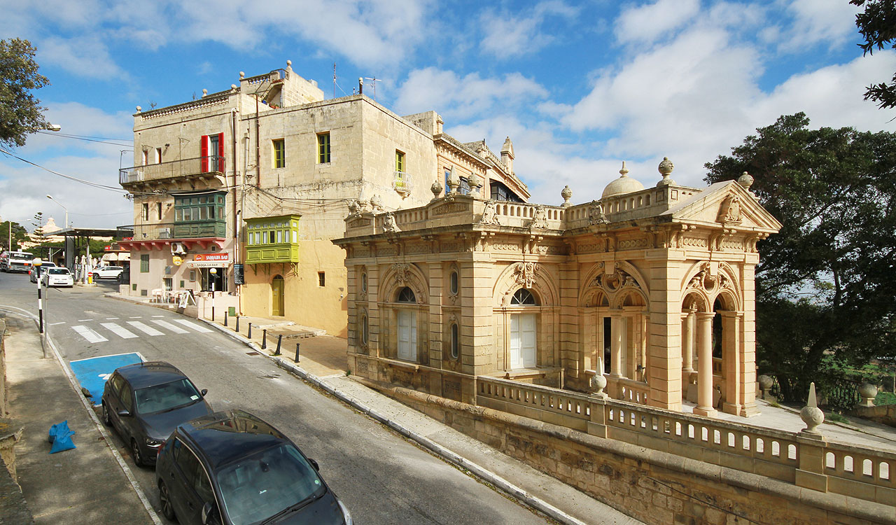 Po obědě jsme vyrazili do Rabatu a Mdiny, což je dvouměstí vzdálené od cetrální konurbace asi 10 km. tedy více než přes polovinu ostrova.