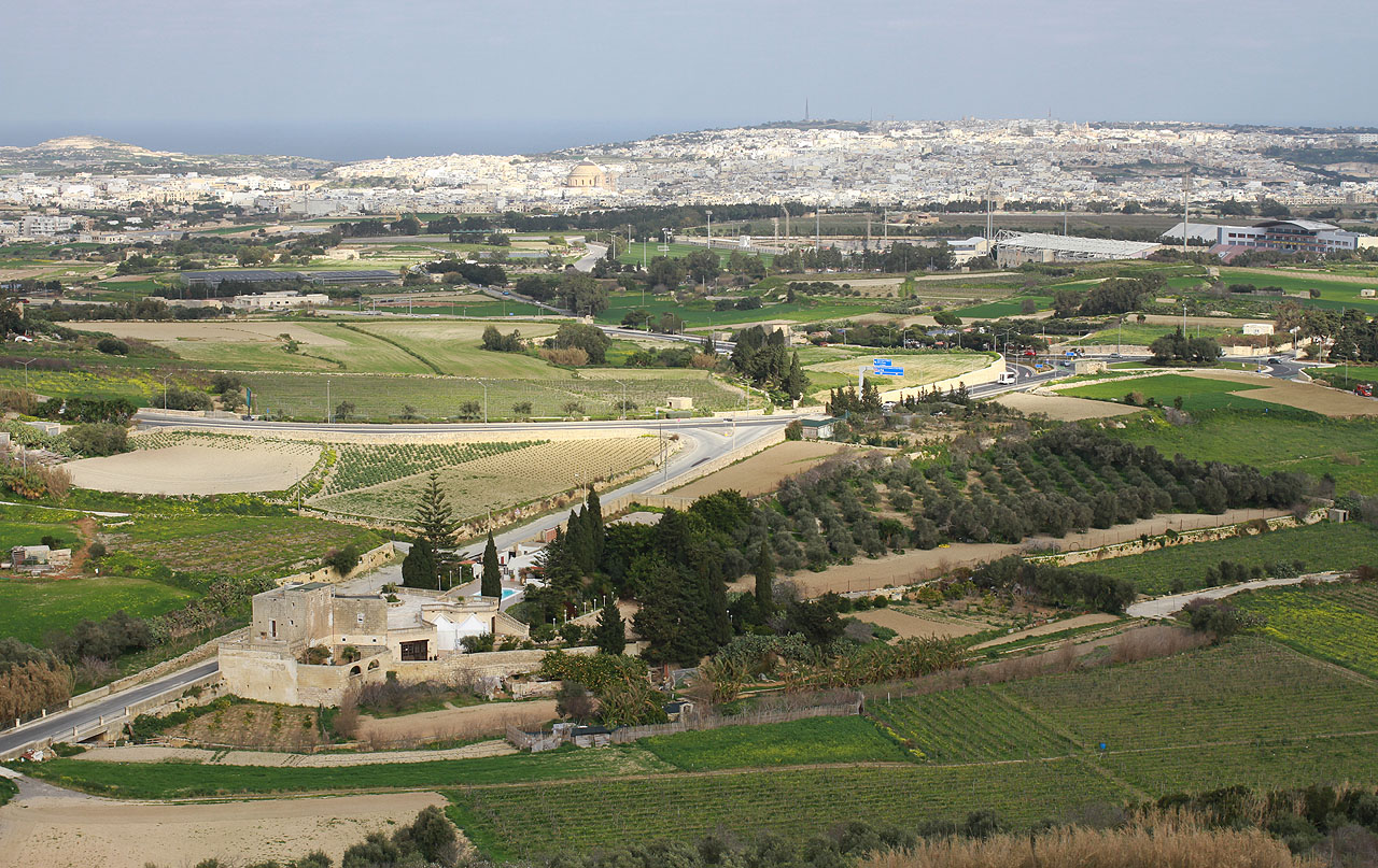 Pohled na Mostu a Naxxar.