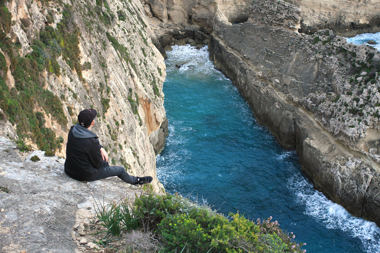 Kevin rozhodně netrpí strachem z výšek, hloubek, vody, zimy, skal ani času odjezdu posledního autobusu.