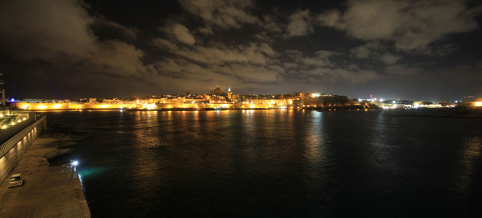 Domů jsme se vrátili až před půlnocí.