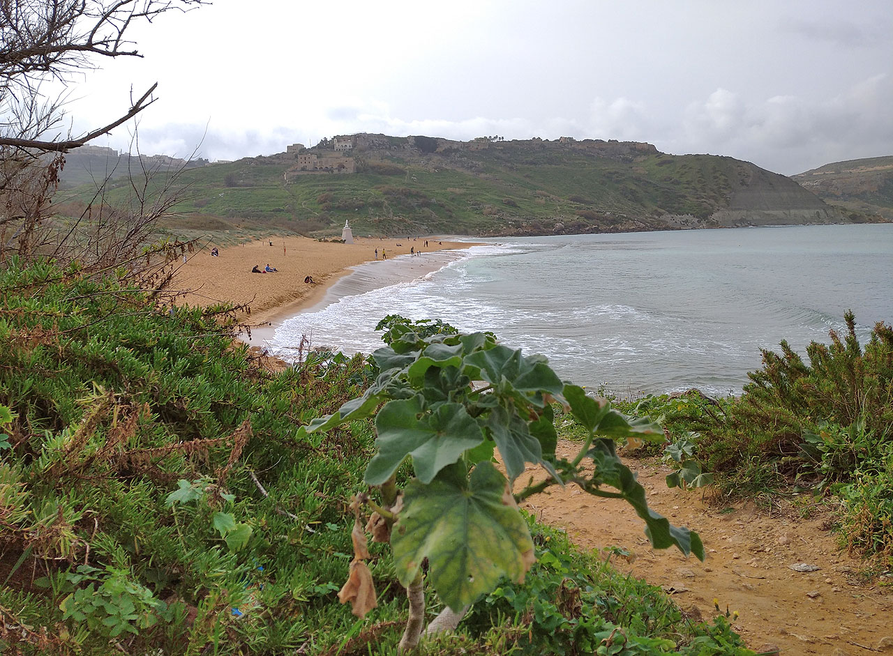 Po rychlé koupeli stoupáme vzhůru k jeskyni zvané trošku záhadně Mixta. Jestli má něco společného s druhotně kontaminovanou ránou, se mně zjistit nepodařilo.
