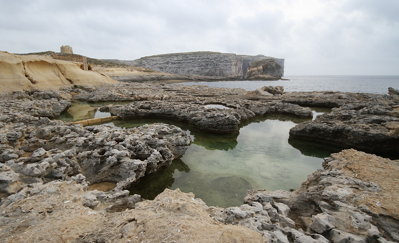 Počasí se rozhodlo dokreslit depresivní atmosféru kdysi tak slavného místa, které však přišlo o svůj přírodní monument.