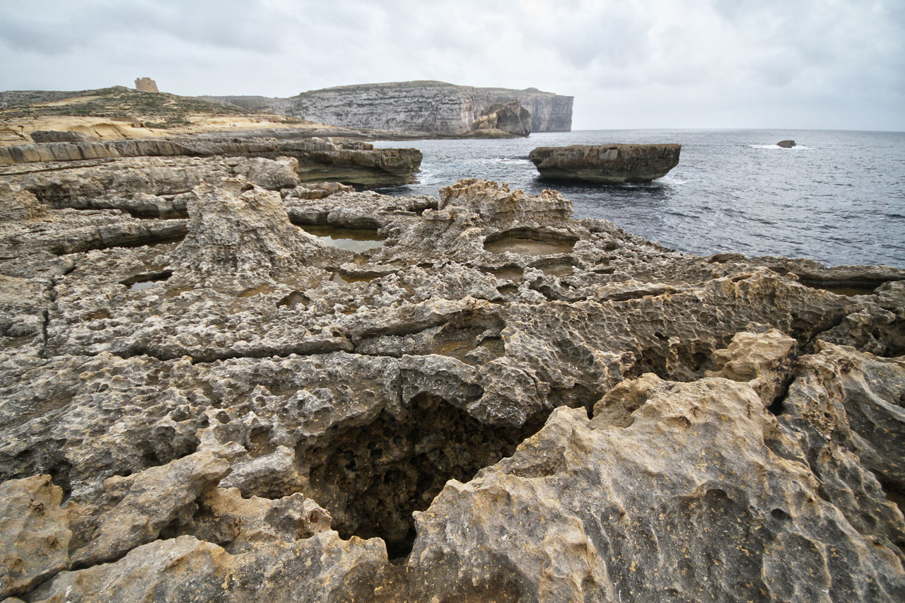 Večerní stíny padají na Maltu a nám se blíží poslední den pobytu na ostrovech.