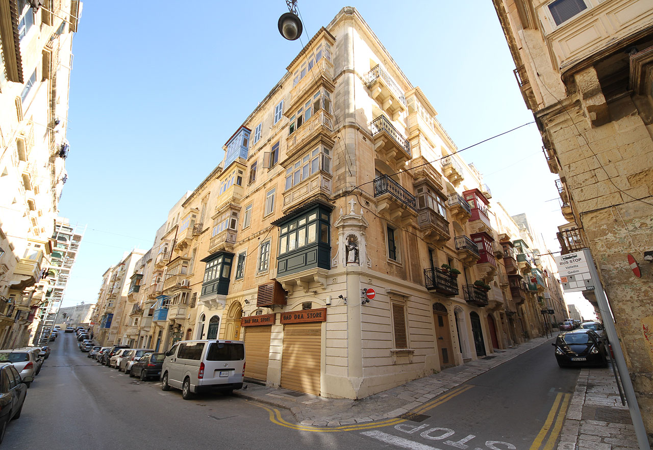 V neděli a mimo sezónu jsou ulice Valletty ospale krásné.