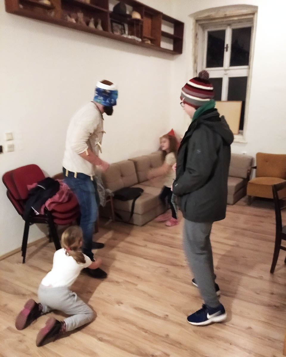 Sokiho kolíčková hra nás bavila skoro půl hodiny. její výhodou je, že je v ní nejsou znevýhodnění starší ani mladší hráči.