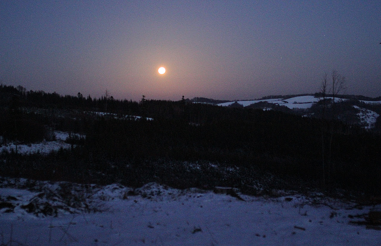 ¨Když člověk vstává hodně brzo, je nesnesitelně nevyspalý, ale taky může spatřit úplněk v sedle Na Stašku.