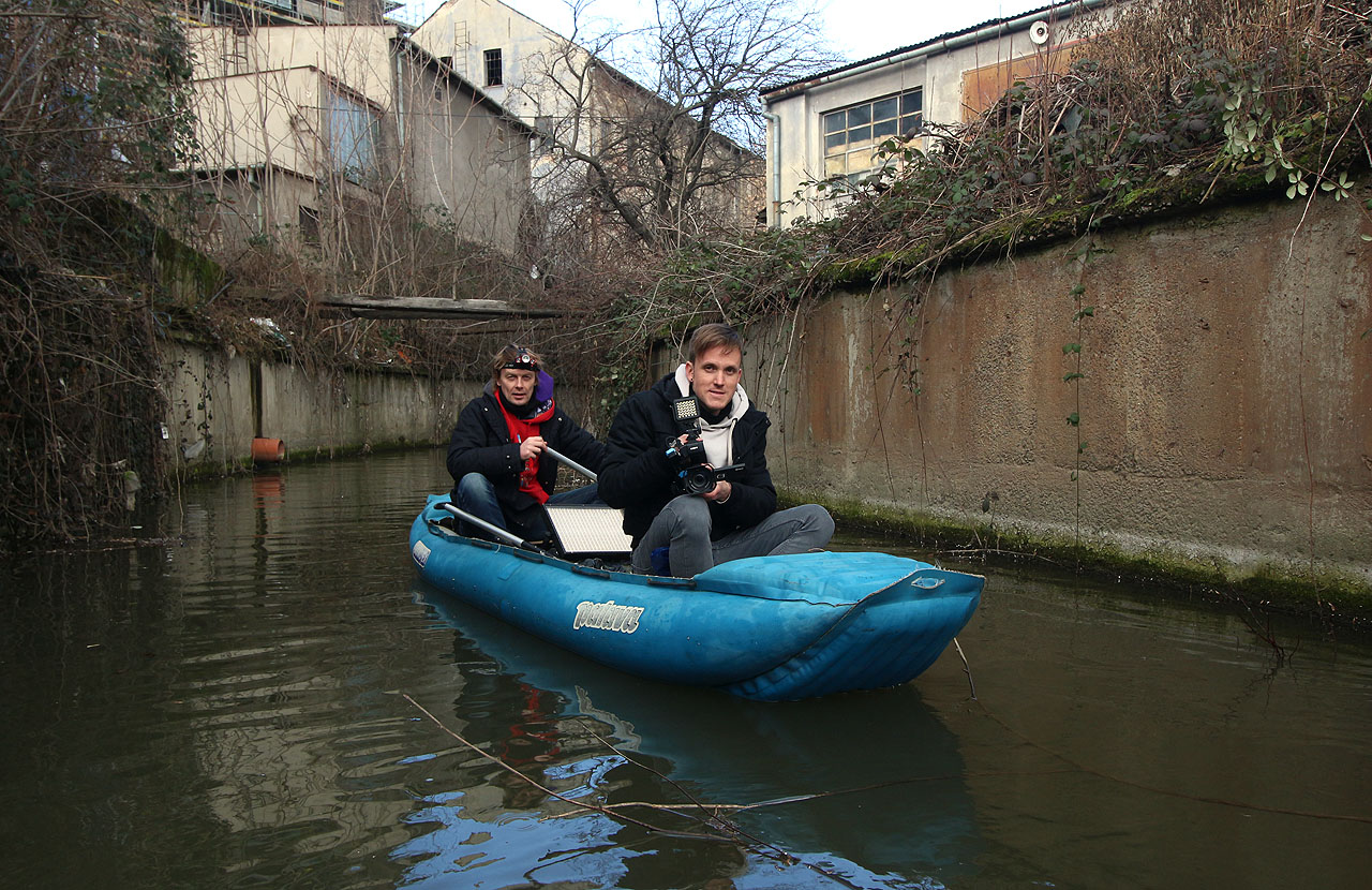 A hurá zpět na světlo světa. Úsměv je na místě, opět jsme ve zdraví přežili! A hurá zpět na světlo světa. Úsměv je na místě, opět jsme ve zdraví přežili!