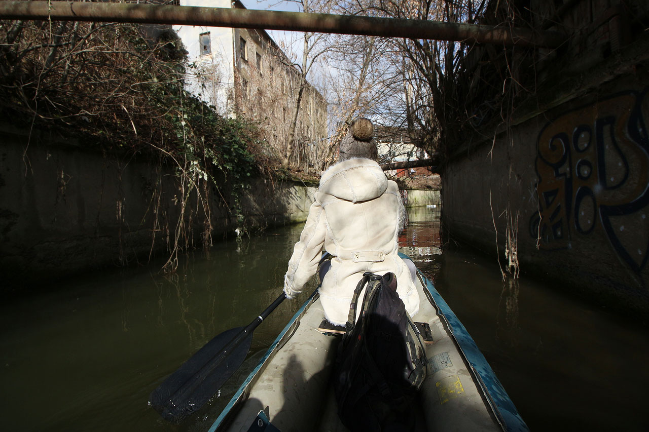 Po levé straně jeden z mlýnů na Ponávce, který se později stal součástí <a href="/Tema/Vlněna">Vlněny</a> a jako jeden z mála demolici nejhezčí brněnské továrny také přežil. Po levé straně jeden z mlýnů na Ponávce, který se později stal součástí <a href="/Tema/Vlněna">Vlněny</a> a jako jeden z mála demolici nejhezčí brněnské továrny také přežil.