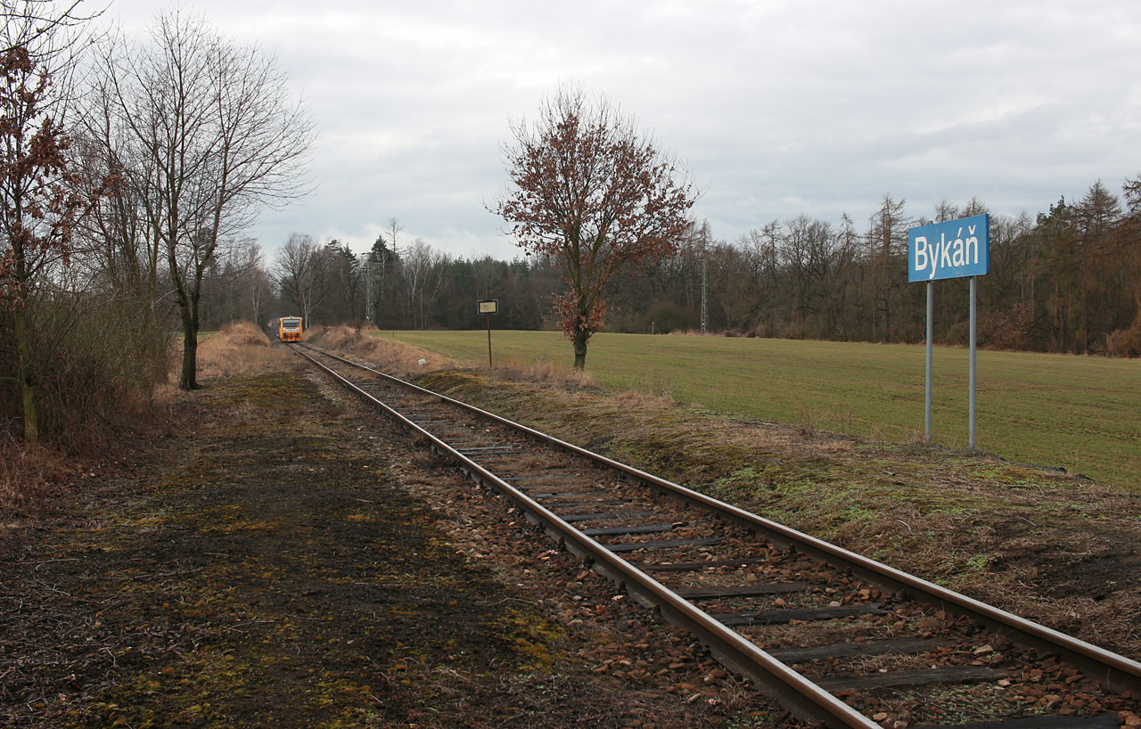 Aniž bych věděl, že právě tudy před pěti dny prošla Doubí, zamířil jsem lokálkou do zastávky Bykáň na trati Kutná Hora – Zruč nad Sázavou.