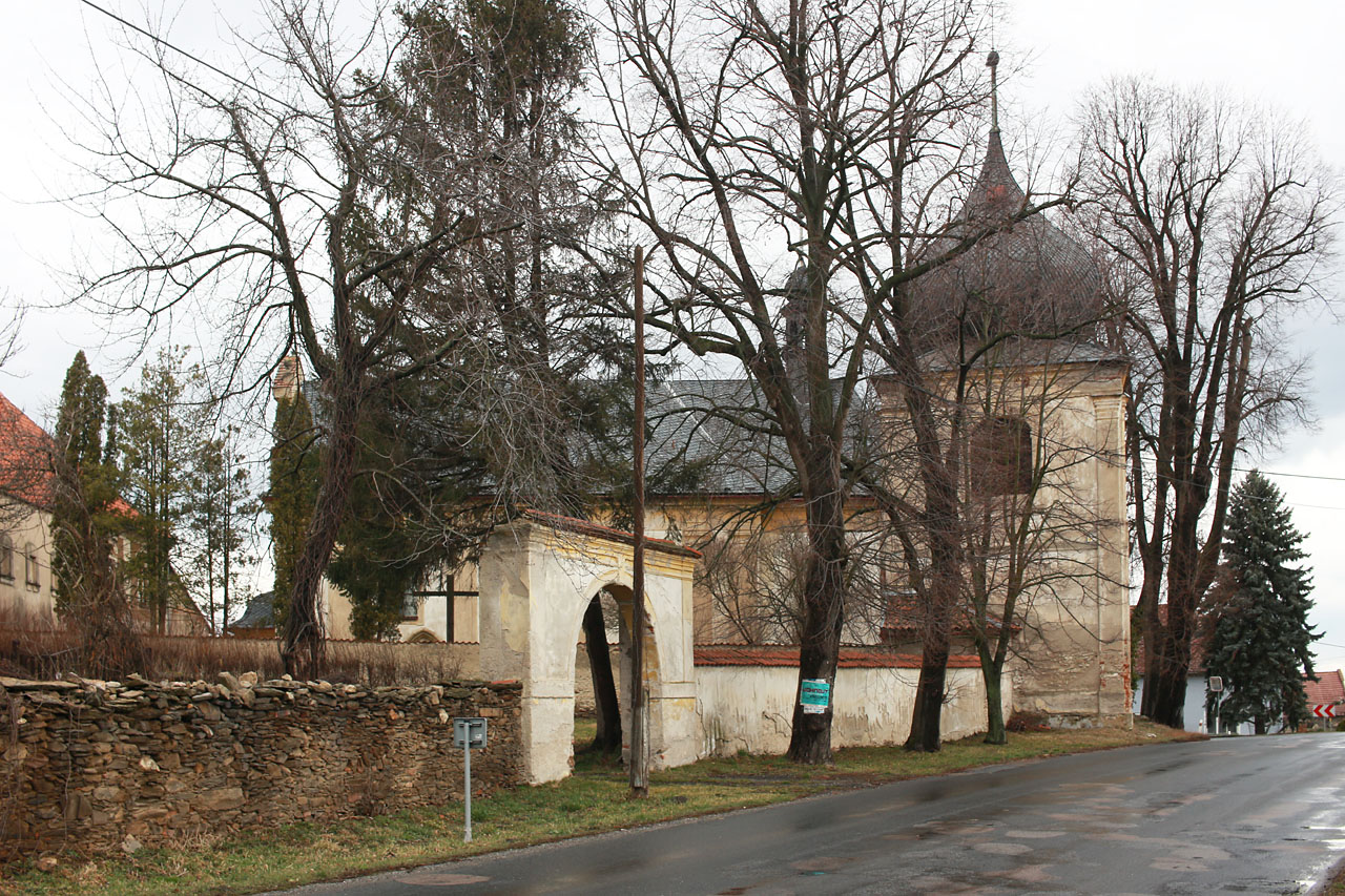 V samotné Bykání, tč. součásti obce Křesetice, stojí původně gotický kostel Nanebevzetí Panny Marie, přestavěný v roce 1720 v barokním duchu.