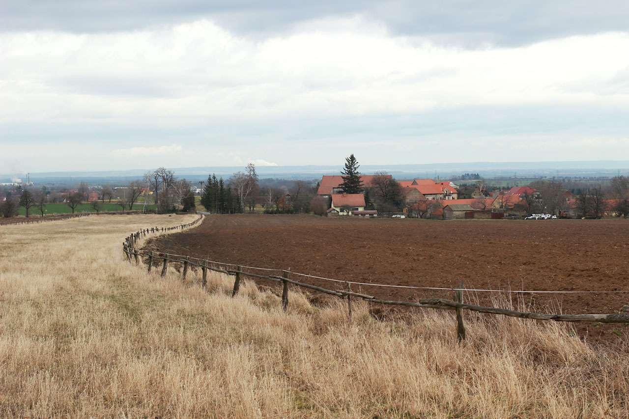 Po pláních sklesávám k Úmonínu, který je zdejší střediskovou obcí.