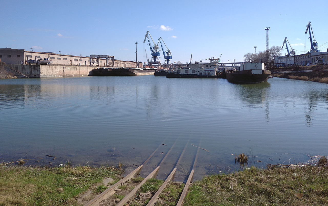 Lodní výtah rozdráždí pohled každého lovce úzkokolejek. Ale pozor, je to chyták!