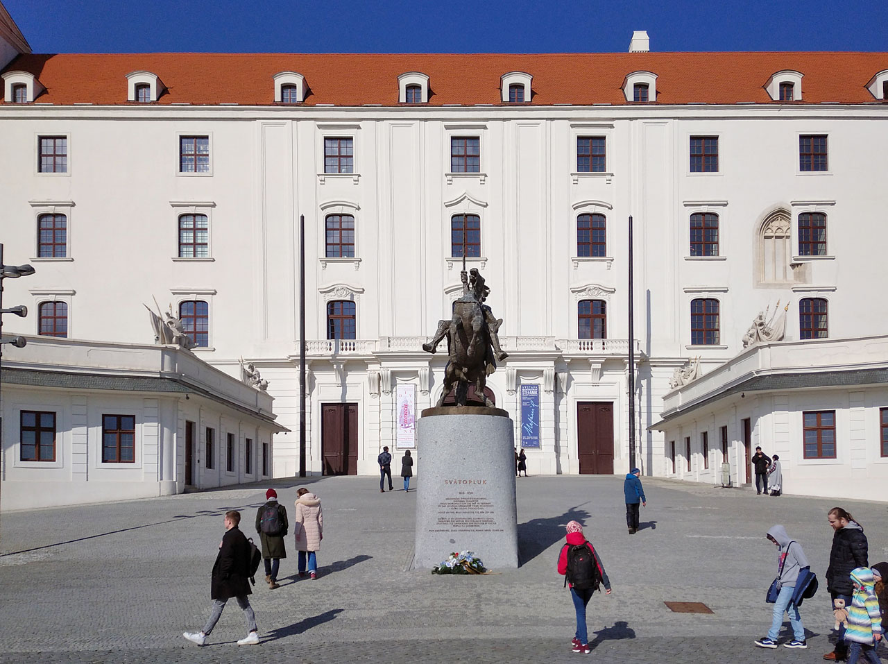 Svatoplukovi říkají na Slovensku Svätopluk.