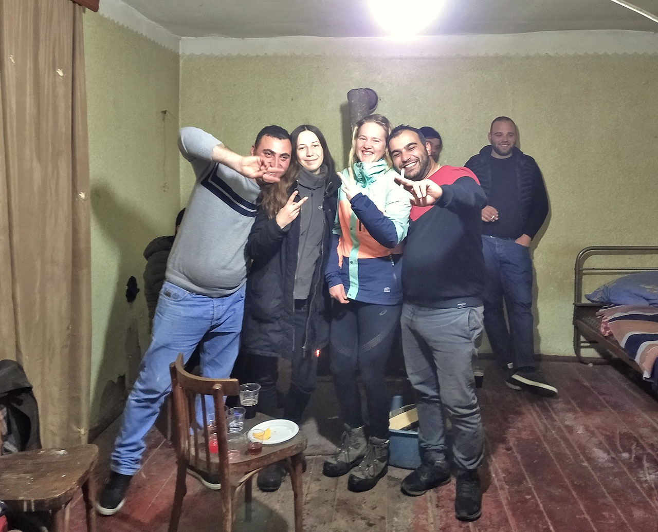 Večerní párty s chlapci ze Sačchere se jaksi zvrtla.