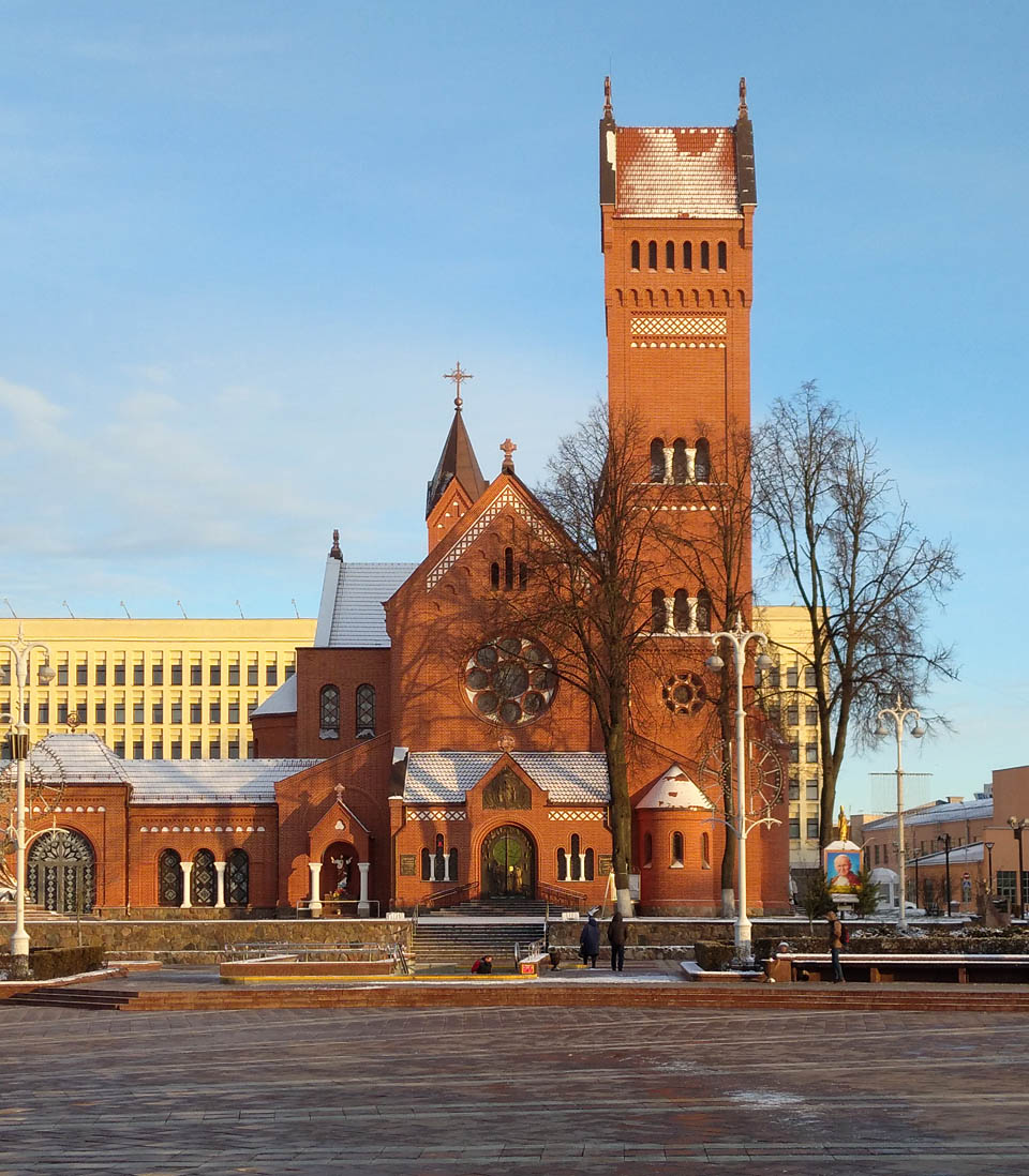 Kostel svatého Simeona a Eleny (Šimona a Heleny, chcete-li) neboli Červený kostel je svatostánkem sice minských, ale přesto římských katolíků.