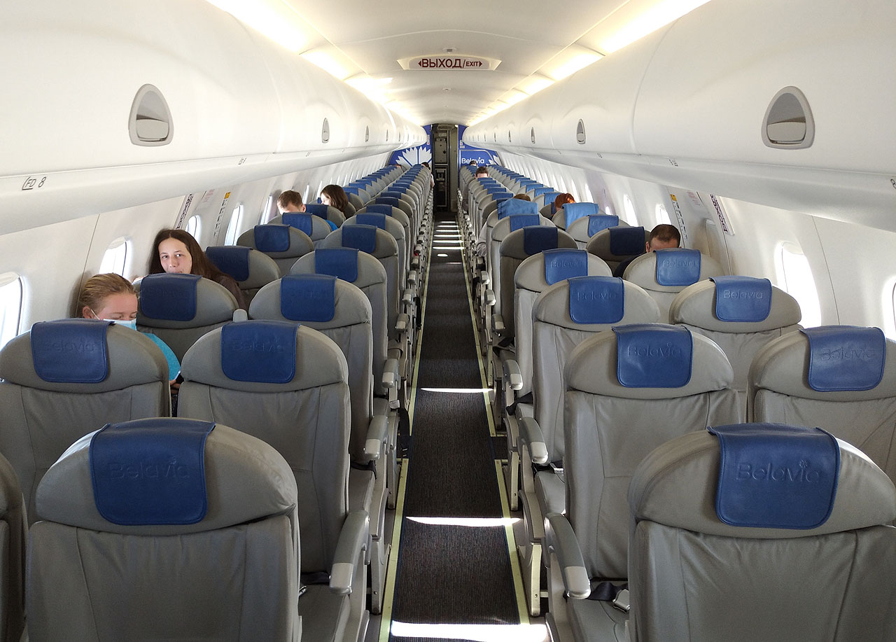 Na lince z Minsku do Prahy nás bylo ve zbrusu novém Embraeru 195 všeho všudy dvanáct.