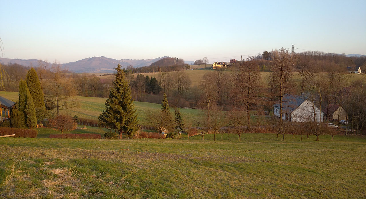 V sobotu vpodvečer jsem se vydal opět na kole na krátký přejezd z Kopřivnice do Frýdlantu. Předjaří se skvělo v celé své kráse.