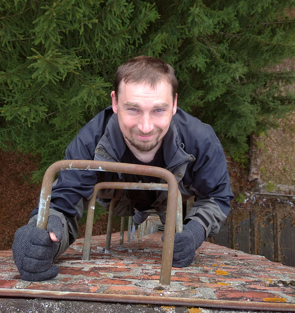 A to se tu k našmu překvapení zjevuje i Vašek. Na společnou fotku ve třech nemá ale ani on dost dlouhou ruku.