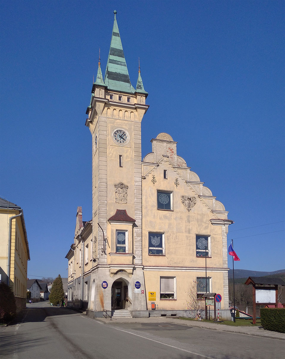 Na zpáteční cestě jsme se ještě pokusili dle prastaré tradice získat krabici trubiček v <a href="/Tema/Branná">Branné</a>, letos bylo ovšem zavřeno.