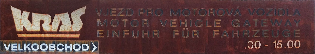 Je zvláštní, jak člověk nevnímá malé změny. Představa, že dnes na Mendláku existuje továrna s komíny a hlučnými stroji, ze které se po práci vylí stovky dělníků, je jako z jiného světa. A přesto tam ještě před 20 roky stála a pracovalo se v ní.