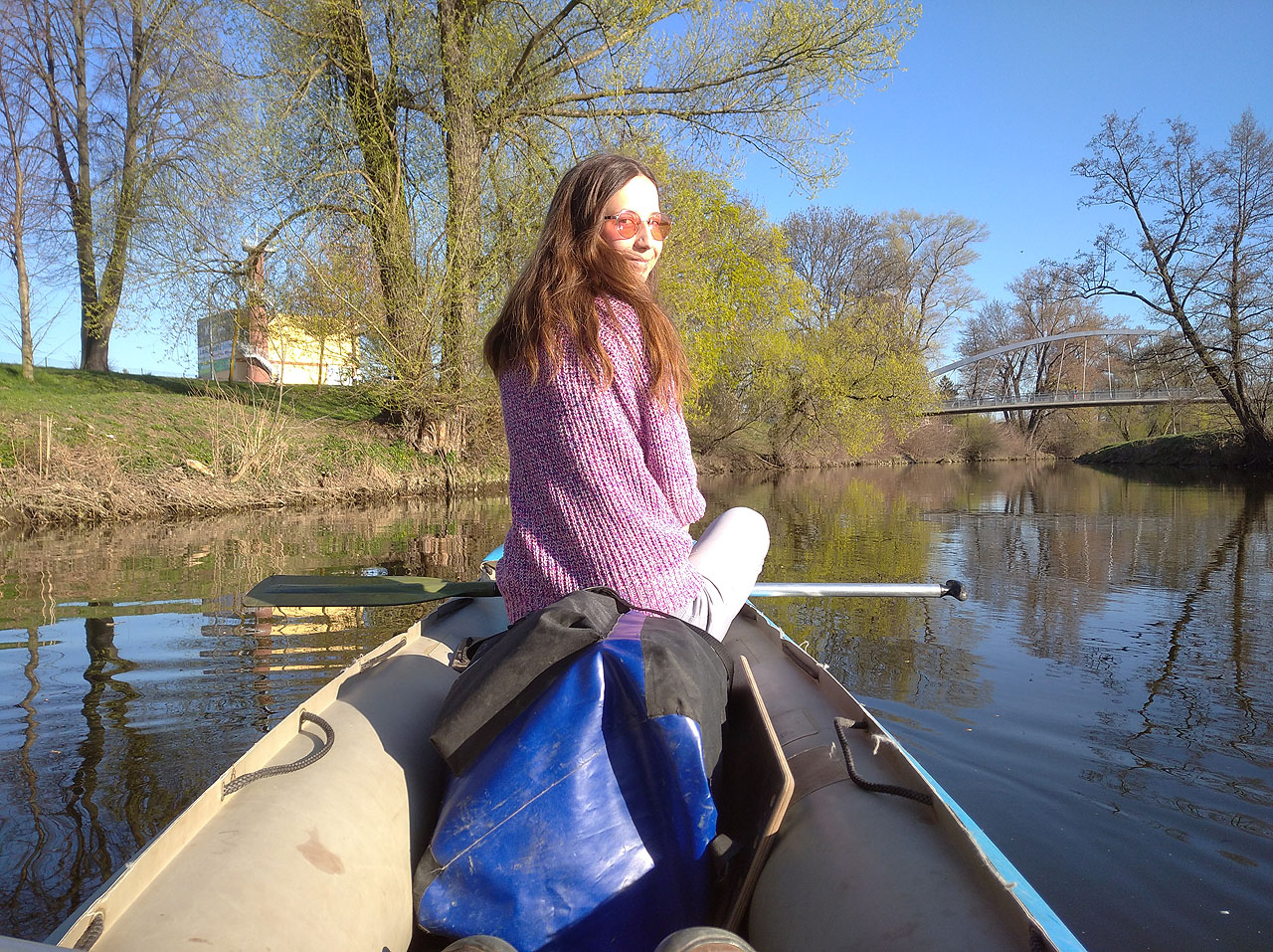 Lávka u ulice Hněvkovského nesená jediným ocelovým obloukovým nosníkem byla dokončena v roce 2013. Její název jsem zatím nedohledal.