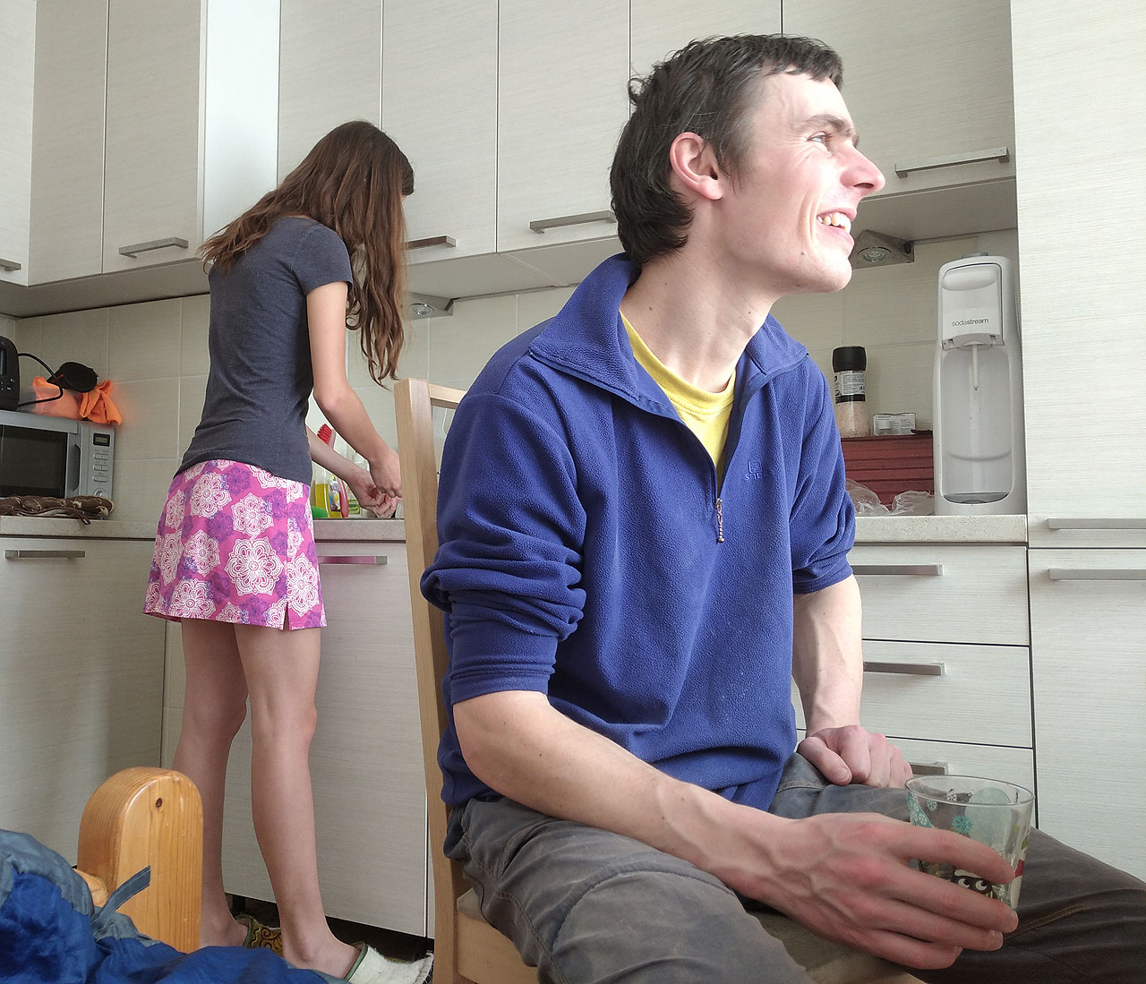 A s výborným jídlem a pitím začali také častěji přicházet hosté.