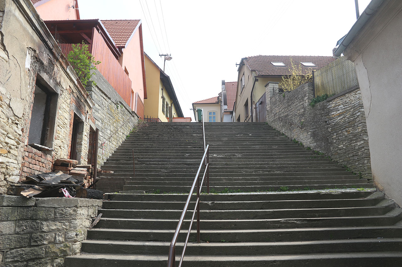 Taky stínadleské uličky tu mají jisté kouzlo.