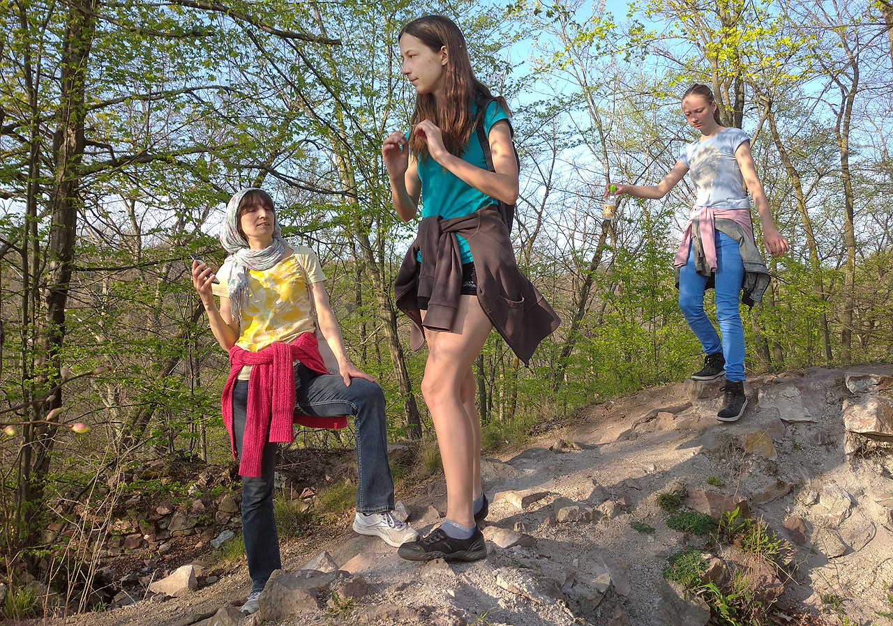 Na této fotce z Obřanského hradu má Doubrvka velkou hlavu.