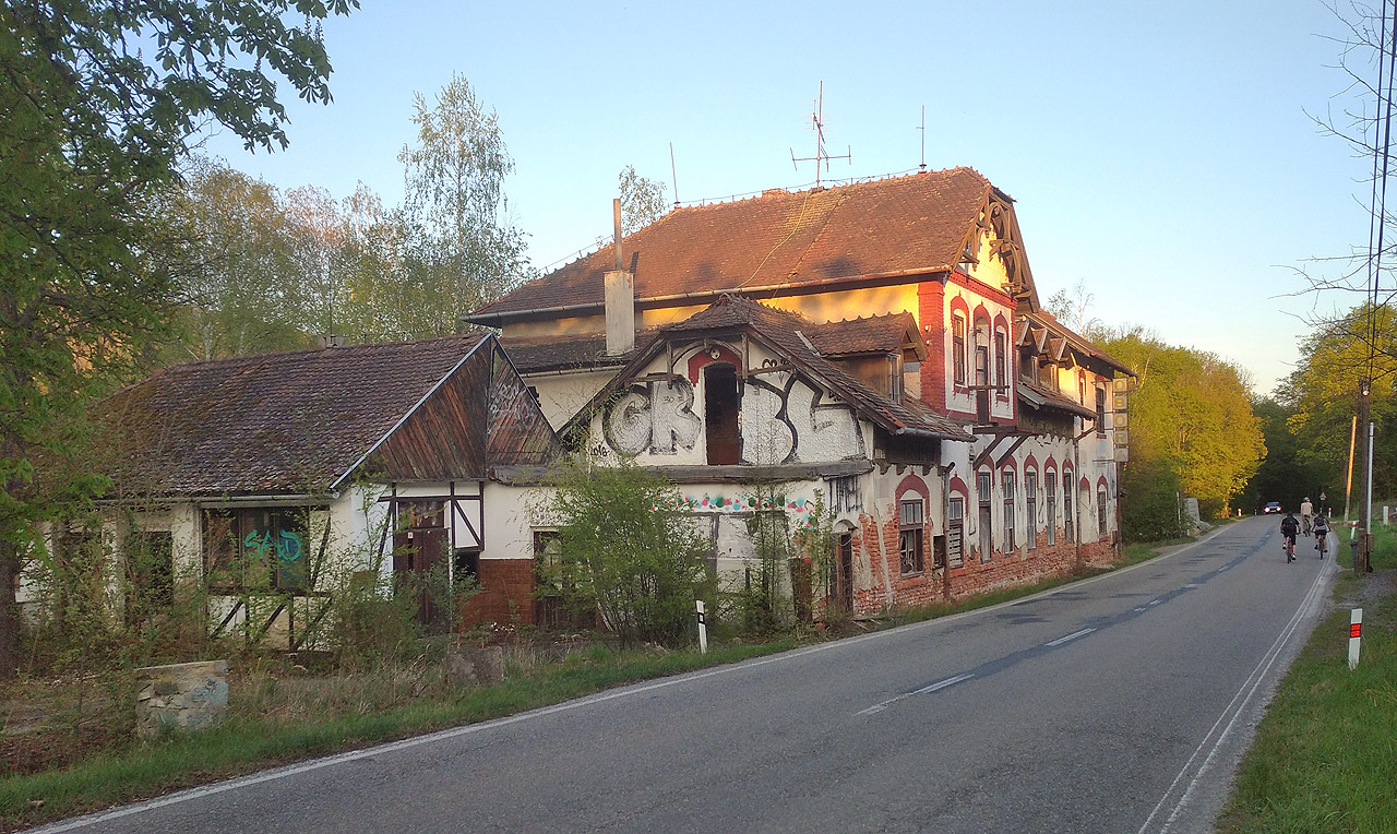 Opuštěný <a href="/tema/Hotel Obora Brno">hotel Obora</a> je opravdu stále opuštěný.