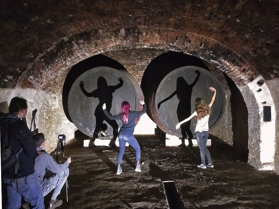 Focení stínů děvčat nás zaměstnalo skoro na hodinu.