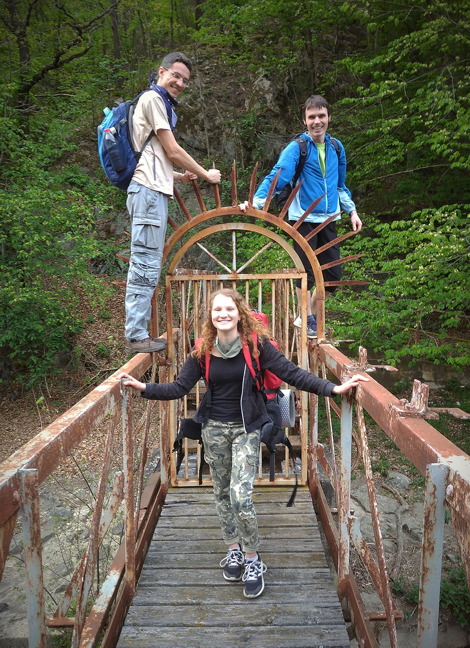 Předvoj páteční akce „Přespání na tunelu“, který zamířil do Bílovic ze severu.