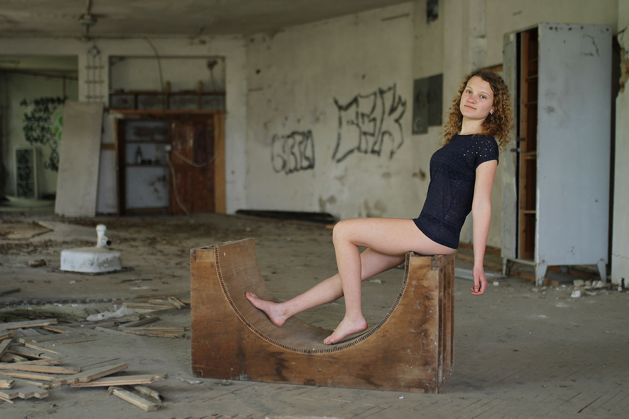 Co by řekli dělníci, kteří odsud odešli už před mnoha léty, na krásnou Barču odpočívající v jejich formě - kdo ví na co vlastně?