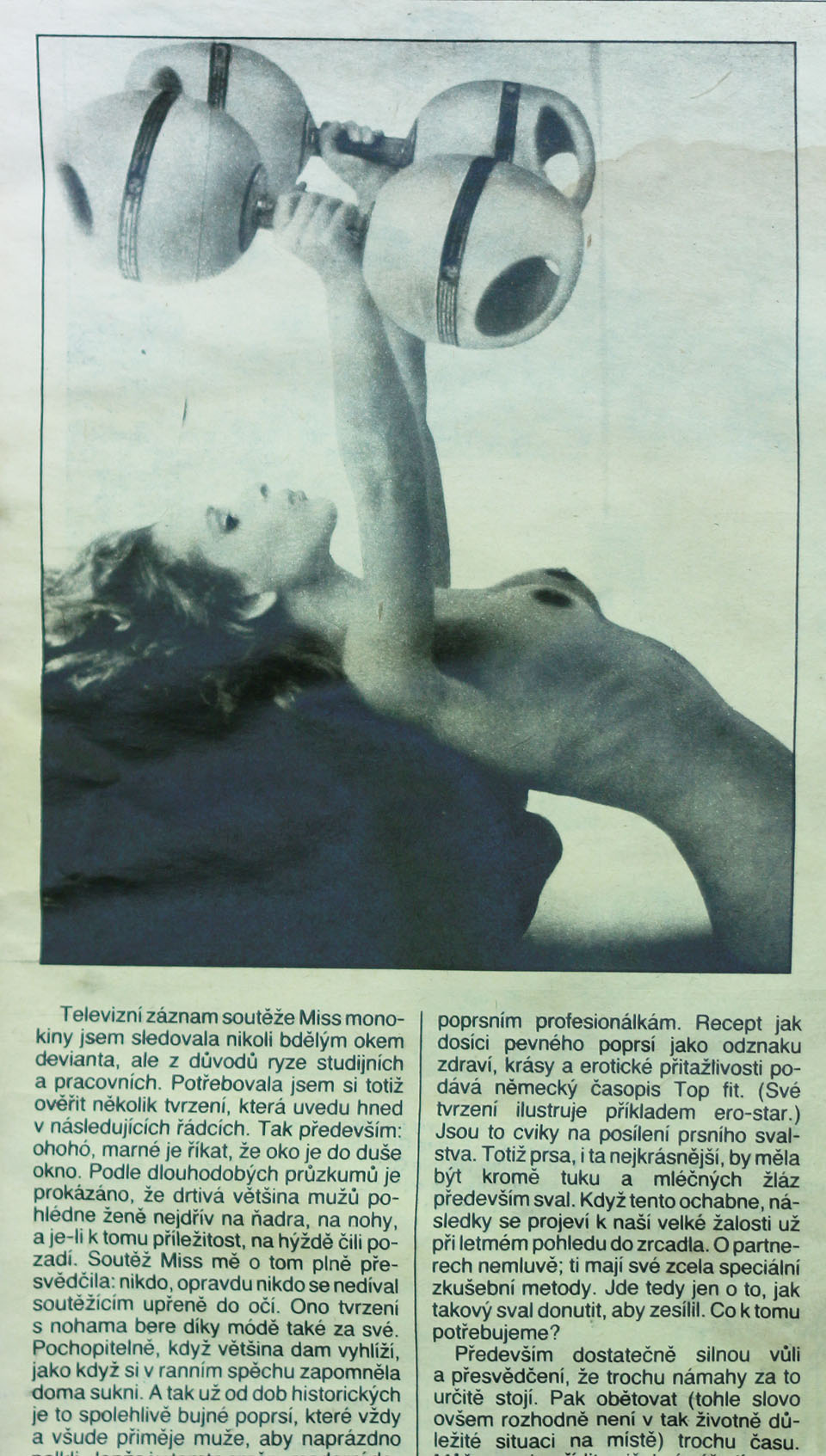 …a ke svému překvapení objevujeme tento výstřižek. Že by prsa?