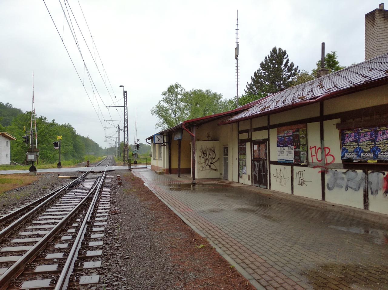 V pondělí brzo ráno jsem se vydal sám na cestu domů z Děhylova. Doubravka zůstala v lese u Dobroslavic a já po cestě ztratil celtu.