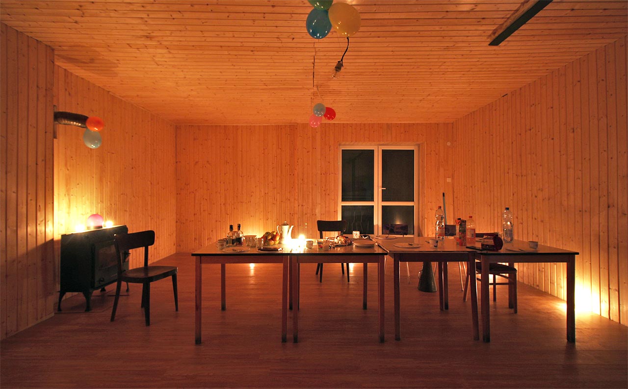 Mezitím Doubravka s pomocí ostatních tajně připravila oslavu dokončení velké klubovny a současně mých narozenin.