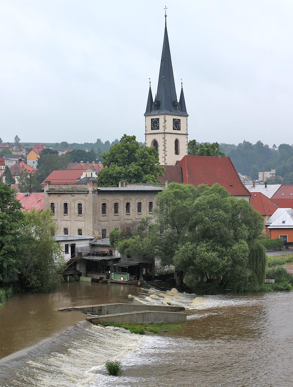 Jez Ledeč I, ledečský mlýn a kostel sv. Petra a Pavla.