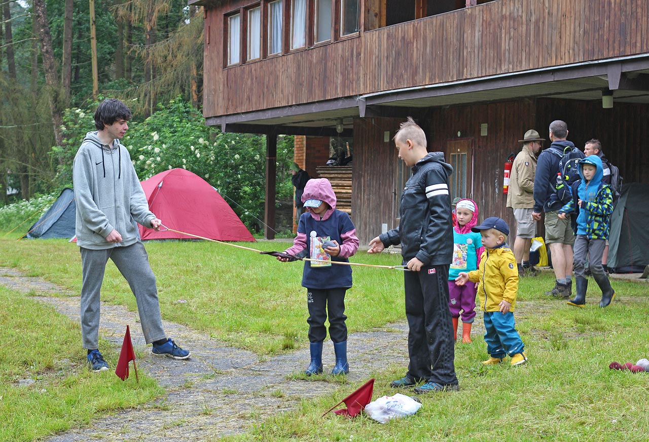 Součástí byla třeba střelba z trojmužného praku do dálky a na cíl.