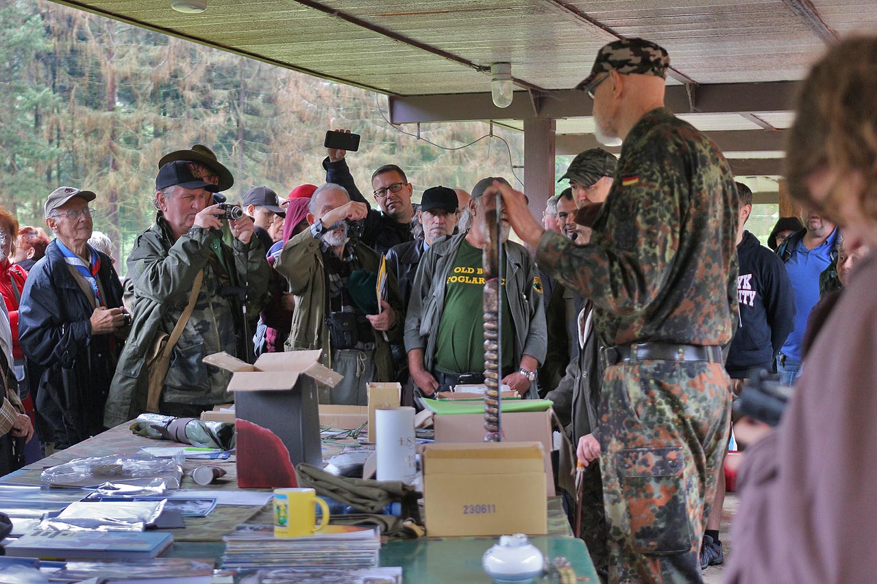 Typickými účastníky setkání jsou starší mužové, vzpomínající na své mládí prožité v duchu foglarovských zásad, které někteří dávno opustili, jiní se jich úctyhodně drží dodnes.