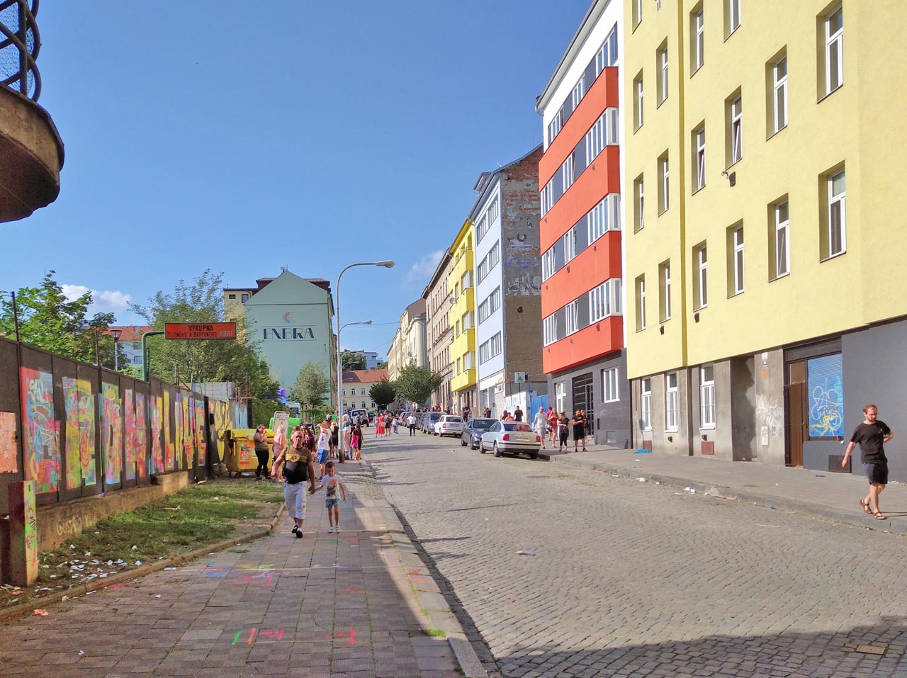 Hvězdová ulice nebo také Engelsova či Sterngasse. Tady se odehrává základní děj knihy Vyhnání Gerty Schnirch a na vybombardovaných parcelách po levé straně také hlavní stage festivalu příznačně nazvaného Ghettofest. Neutěšené místo několik navazujících proluk se od války zaceluje jen pomalu. za to odnedávna nese honosný název Hvězdička - park Eugena Horvátha.