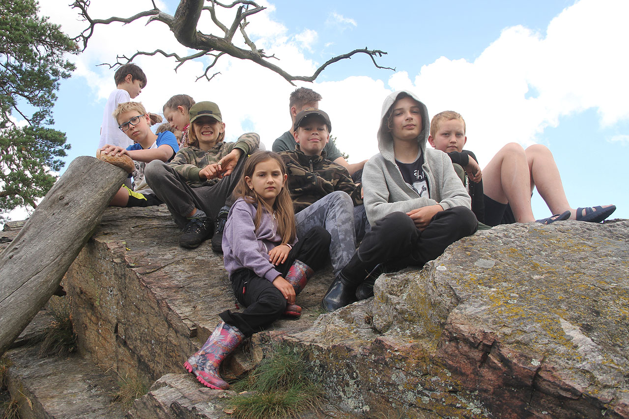 Snídaně na vyhlídce na místě zříceného hradu.