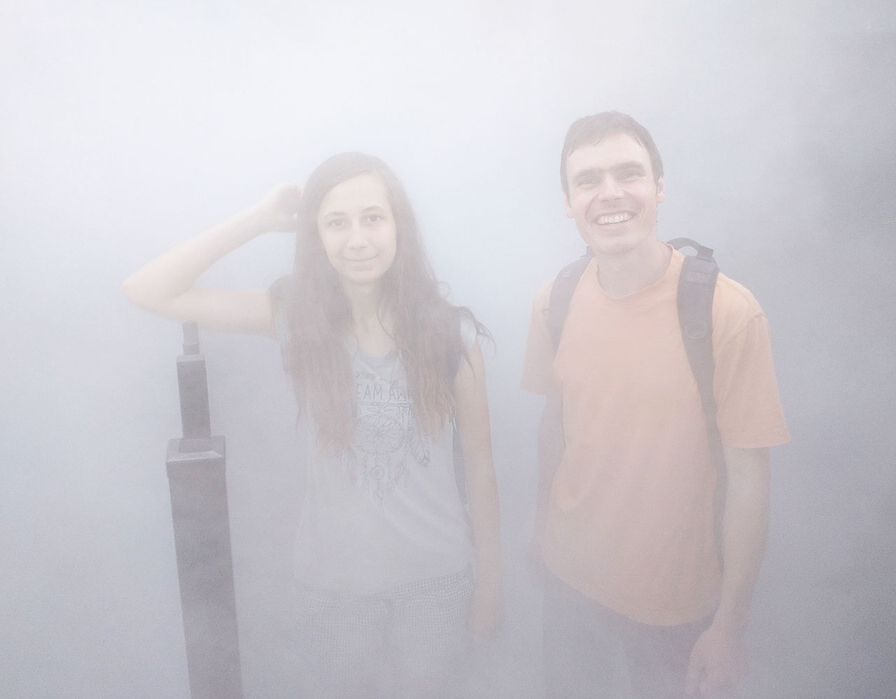 Uvnitř jsme fotit nesměli. Ale přežili jsme tu teplotu na půli cesty k absolutní nule všichni tři. Bez následků negativních, ovšem ani pozitivních. Prostě příjemné osvěžení v horkém červencovém dni.