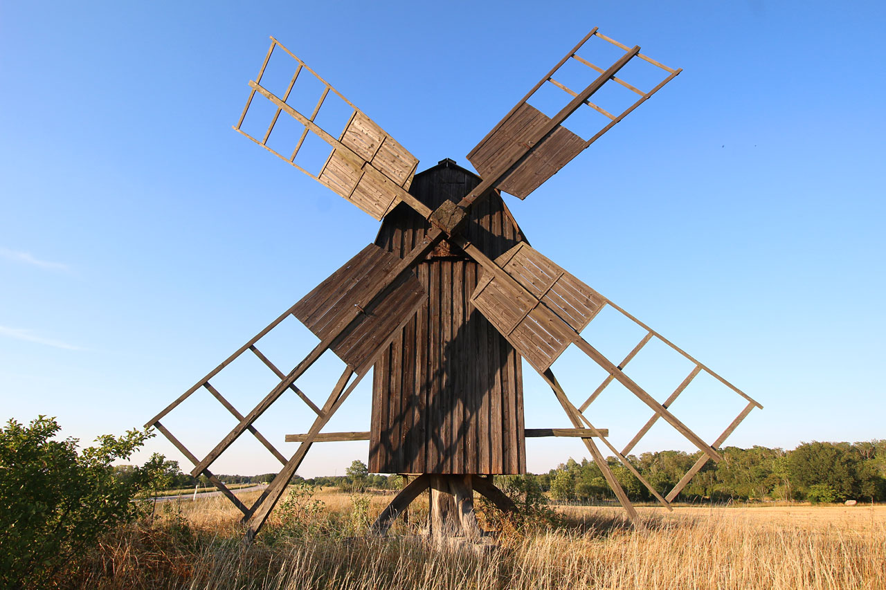 Celkem je větrných mlýnů na Ölandu stále ještě přes 400 z 2000 původních. Stáří některých již notně přesahuje 100 let, ale mlýny v chladném, slunečném a větrném prostředí stále stojí a ještě dlouho stát budou.