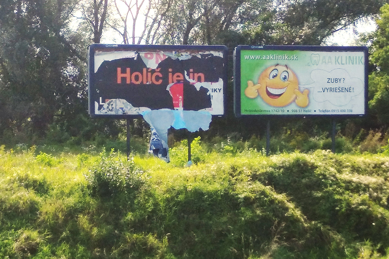 Holíč je in a má vyřešené zuby.