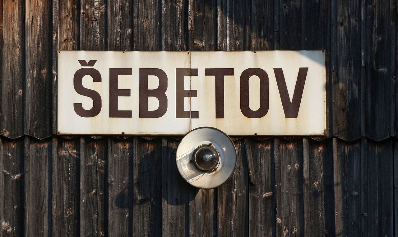 Rád tu jen tak posedávám nebo postávám. Člověk tu pořád cítí ve vzduchu cosi jako staré (dobré?) časy…