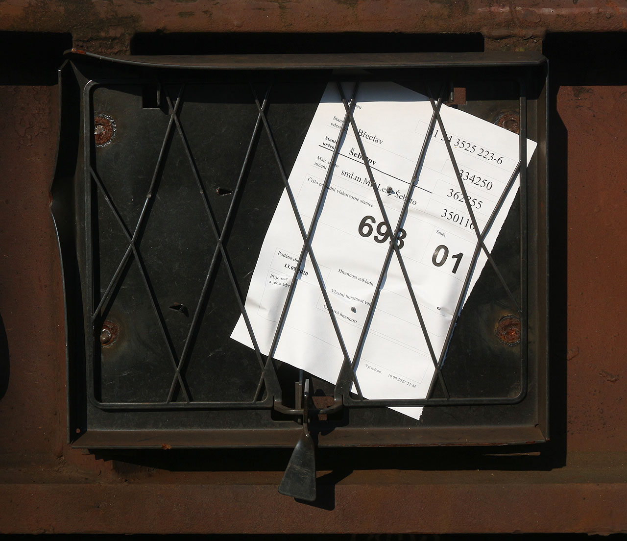 Nákladní doprava se zatím drží. Vagóny pro dřevo přijely z Břeclavi.