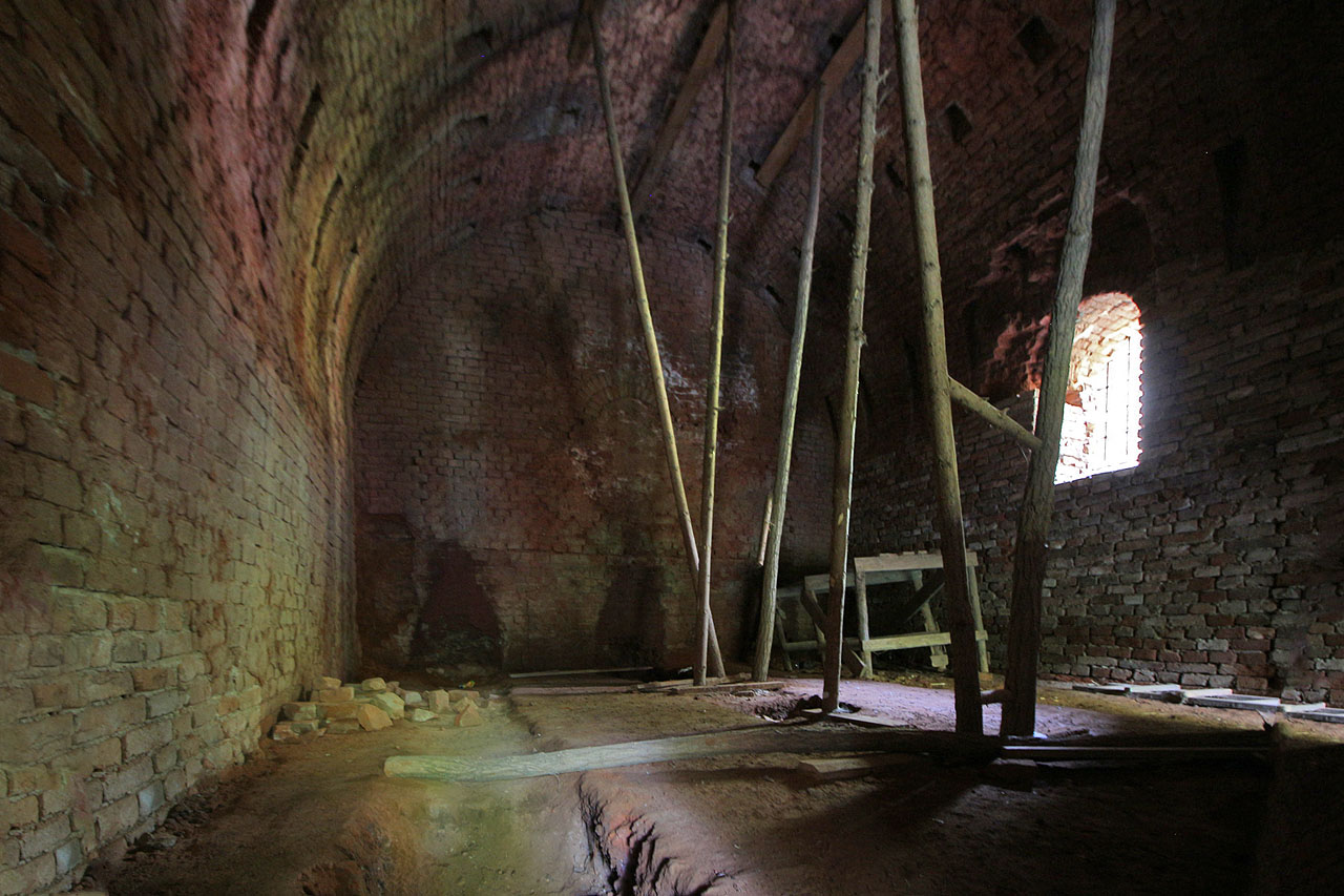 Jde o starší typ ceihelny, před příchodem moderních kruhových cihelen z 19. století. Cihly se vypalovaly všechny v jedné komoře, kde se teď naopak my chladíme.