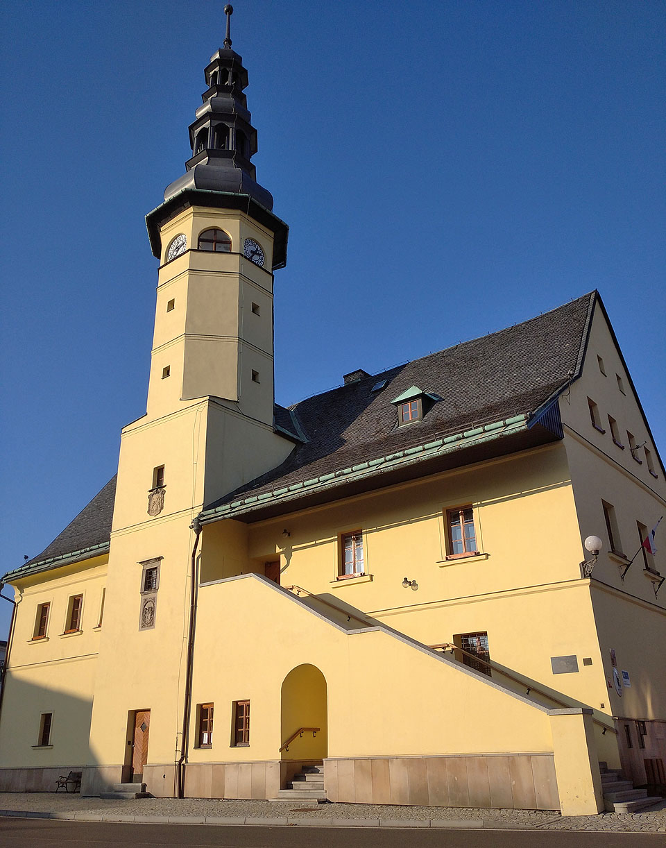 Rozhodli jsme se nejet přes Polsko, a proto se zastavujeme ve Starém Městě doplnit zásoby.